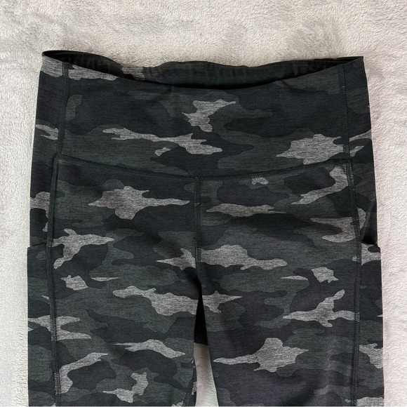 Athleta Ultimate Stash Camo 7/8 Tight Leggings Size Small Cropped Grey Yoga - Picture 3 of 14